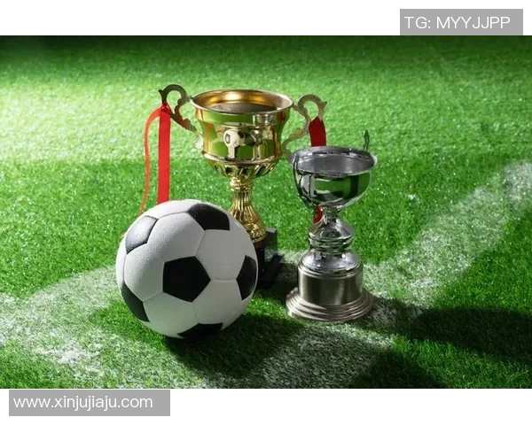 足球奖杯画报展现世界足球荣耀与激情的视觉盛宴