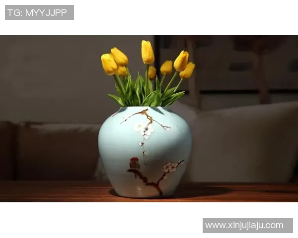 大型足球摆件装饰品打造运动氛围提升家居品味的完美选择